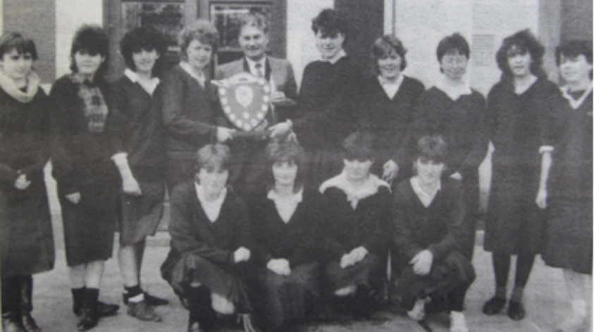 0069 : Students receiving the shield for the Best Float in the 1987 St. Patrick's Day Parade in Newcastle West.