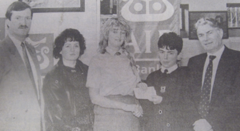 0096 : 1990: Kieran Madigan, Ardagh receiving a prize voucher from Noreen Foley AIB.  Also in photo Claire Conway, Eugene Sullivan and Ted McCarthy
