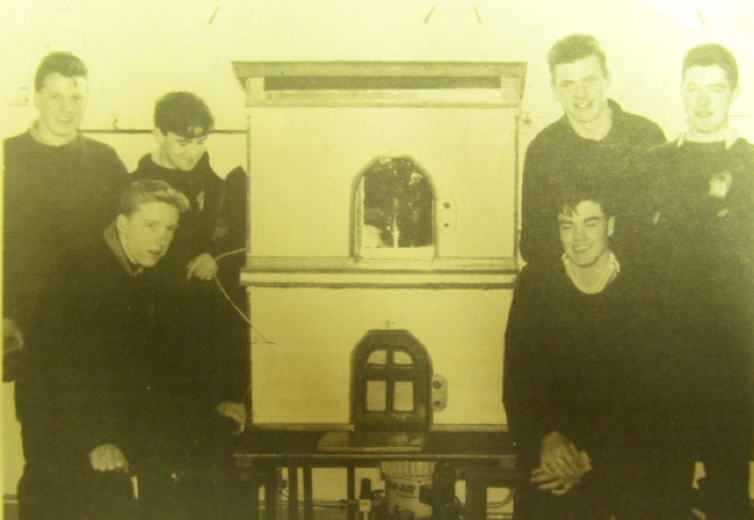 0106 : Damian Heffernan, Pat Moran, John Corbett, Liam O'Connor, Eamon O'Connor and Michael Hayes with their project.