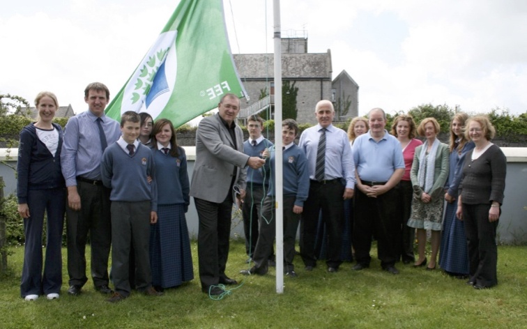 0228 : Eoin Hand raising the Green Flag pictured alongside some teachers and committee members. 